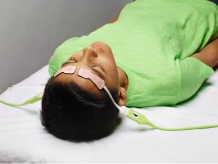 Paciente usando o sistema ForeSight de oximetria tecidual